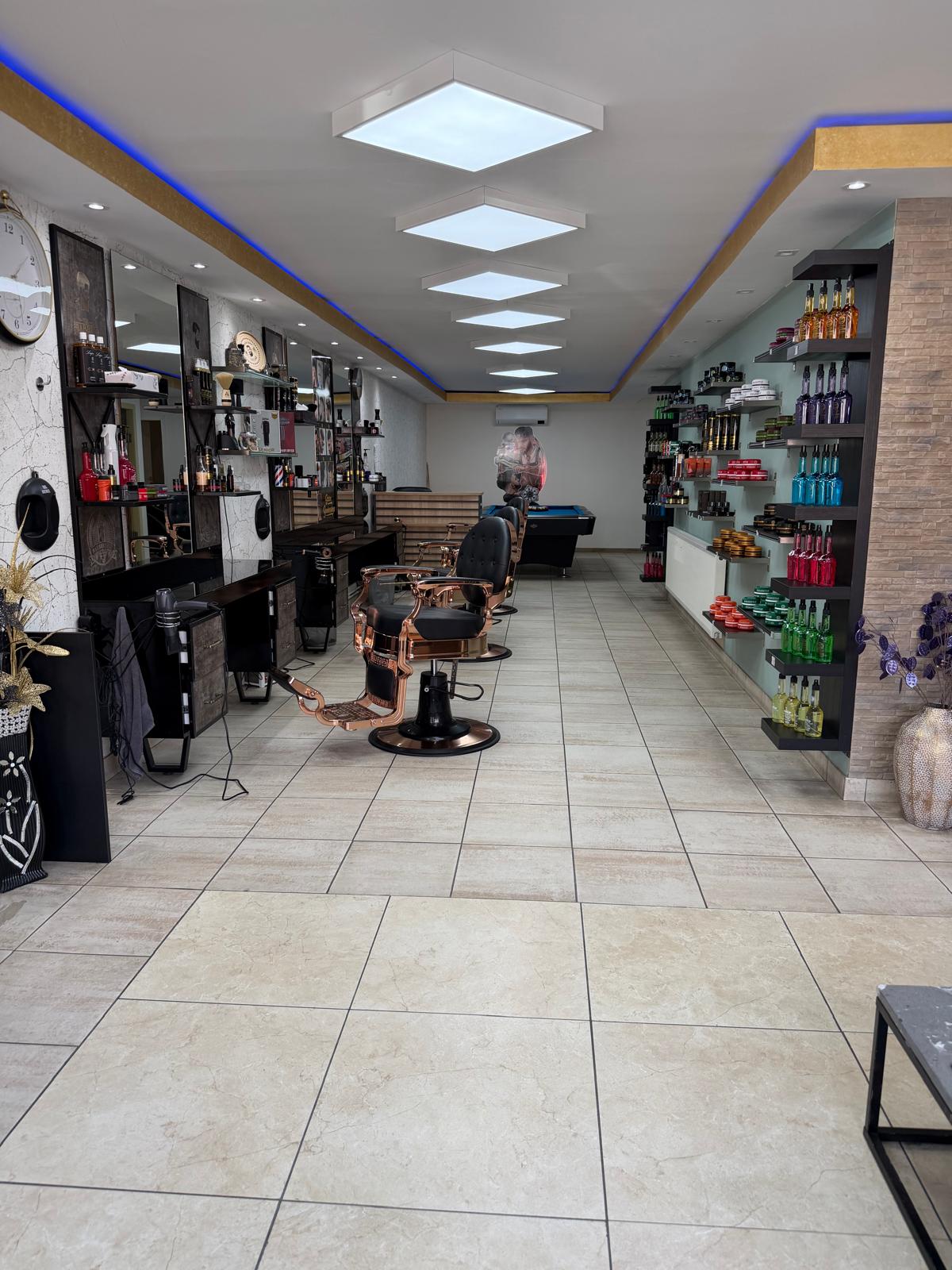Salar Barber
